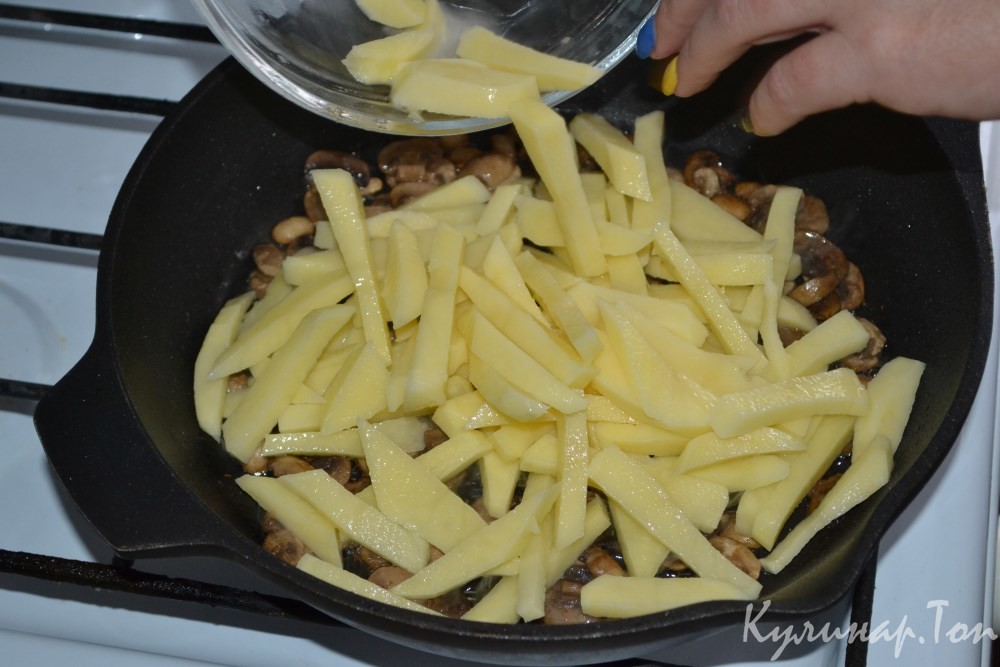 Жареный картофель с шампиньонами