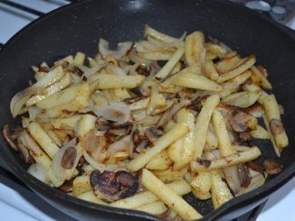 Жареный картофель с шампиньонами