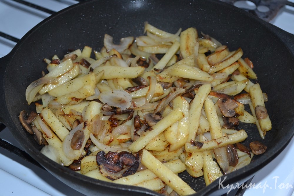 Жареный картофель с шампиньонами