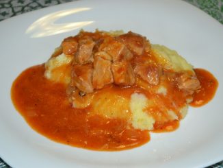 Мясной гуляш по-домашнему
