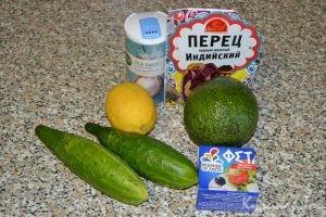 Огуречный салат с авокадо и фетой