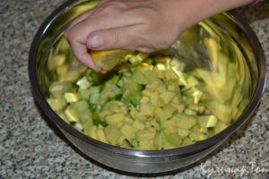 Огуречный салат с авокадо и фетой