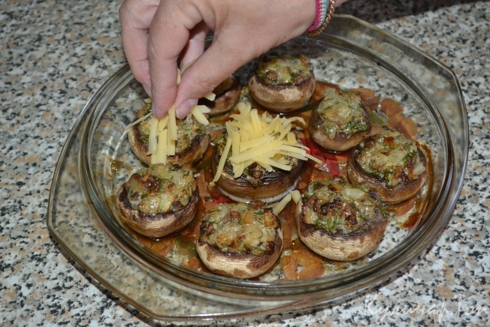 Горячая закуска из шампиньонов