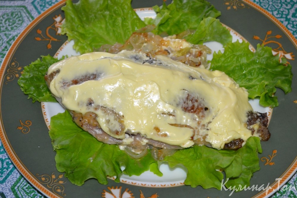 Карась в майонезе с луком