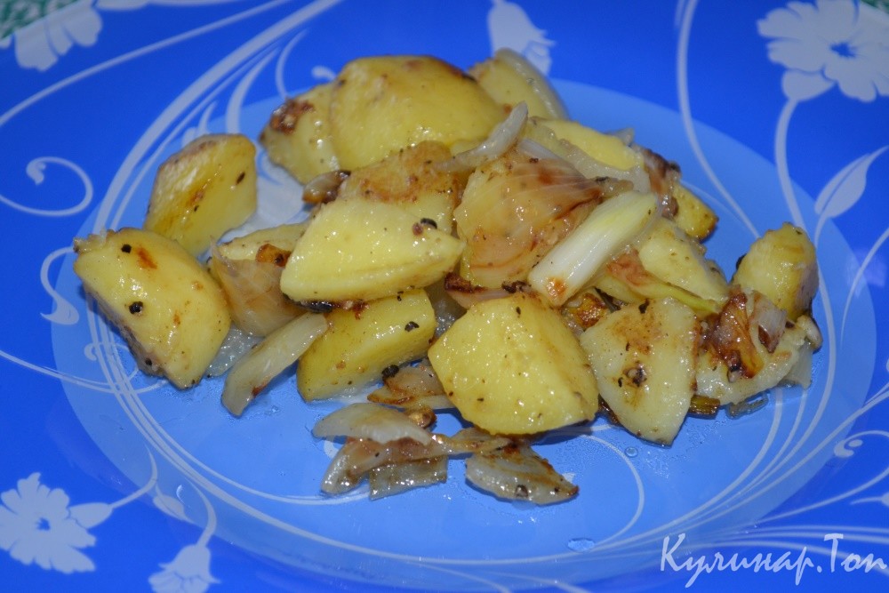 Картофель с луком по-домашнему