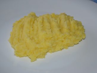 Картофельное пюре с маслом и молоком