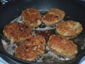 Котлеты с жареным луком