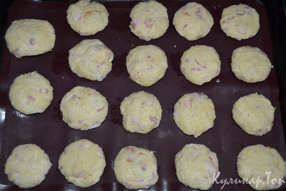 Печенье с беконом и сыром