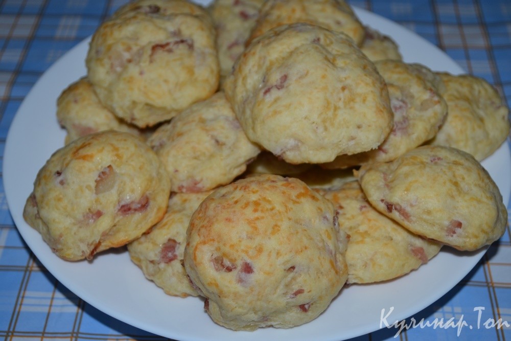 Печенье с беконом и сыром