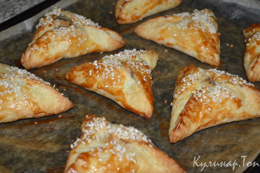 Самса с консервированной горбушей