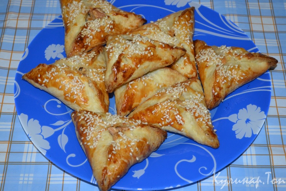 Самса с консервированной горбушей