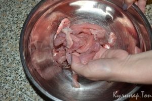 Домашняя колбаса из свинины с чесноком