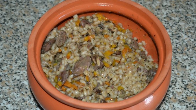 Куриные сердечки с перловкой в горшочке-10 Куриные сердечки с перловкой в горшочке