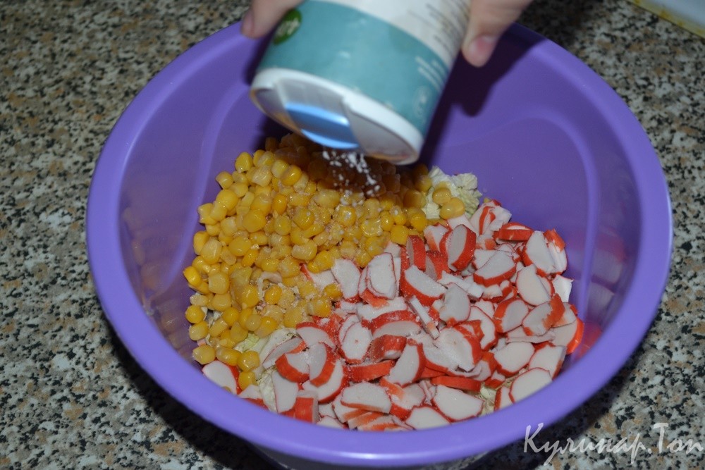 Салат с пекинской капустой и крабовыми палочками