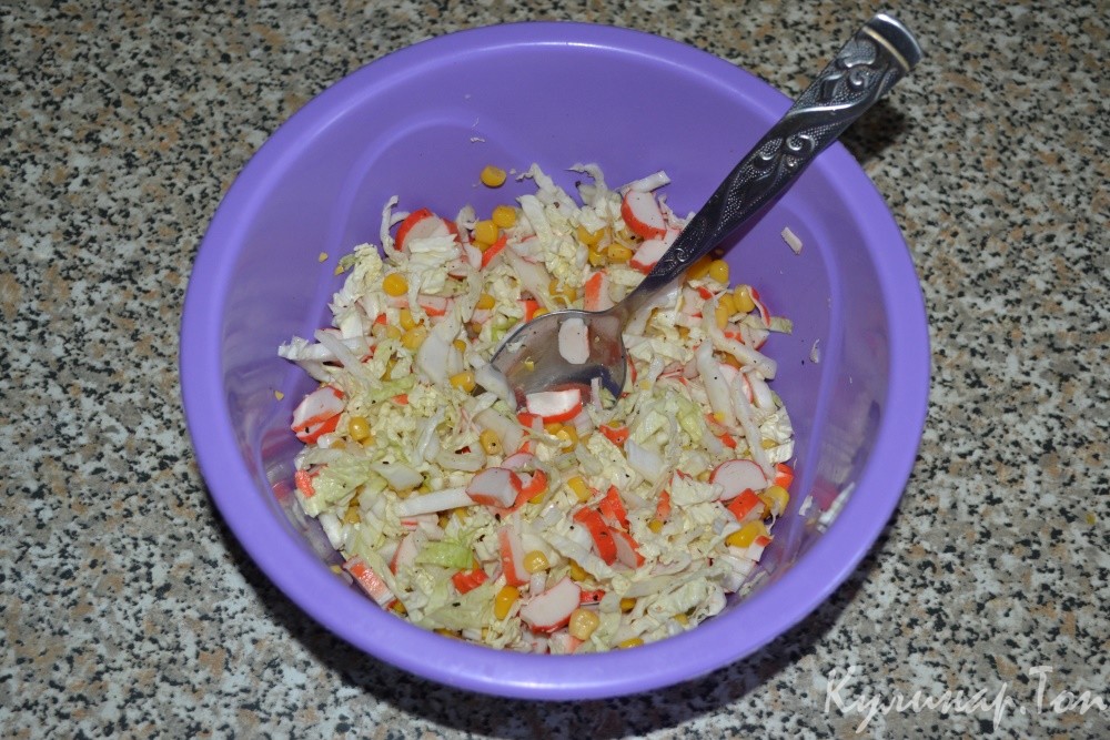 Салат с пекинской капустой и крабовыми палочками