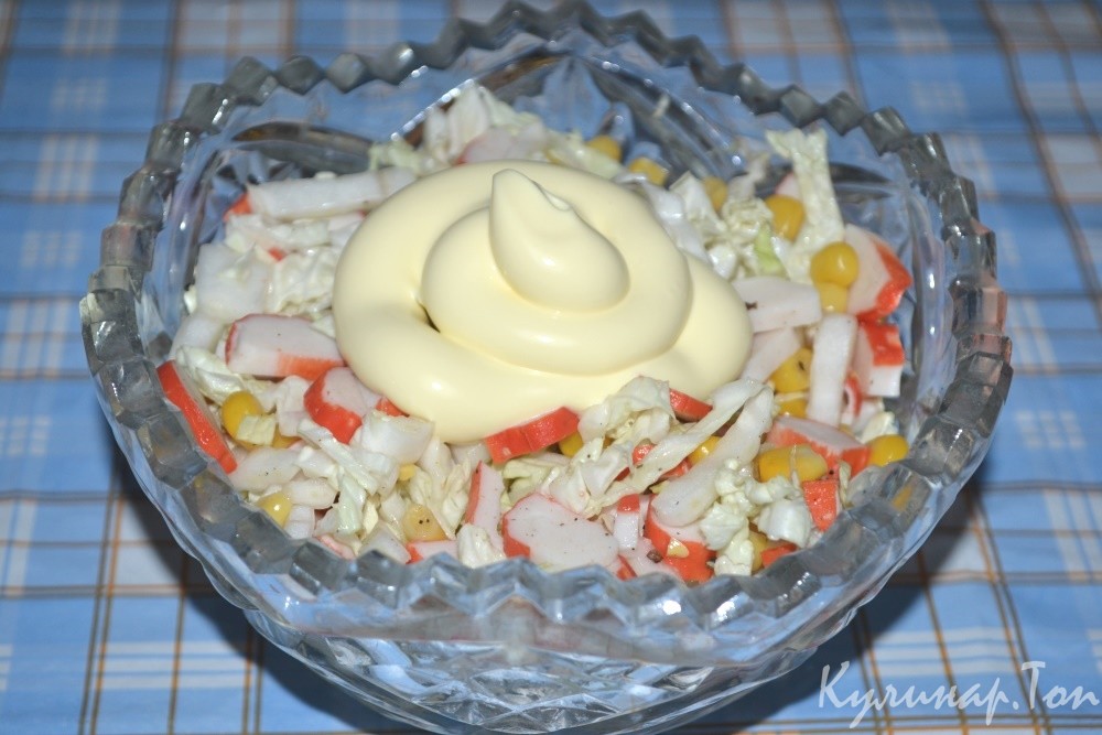 Салат с пекинской капустой и крабовыми палочками
