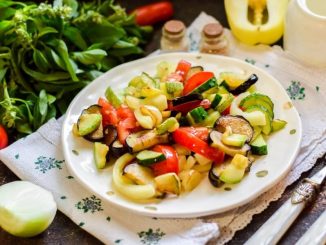 Салат с баклажанами и сладким перцем