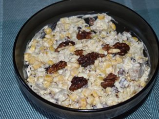 Салат с курицей, ананасом и сыром