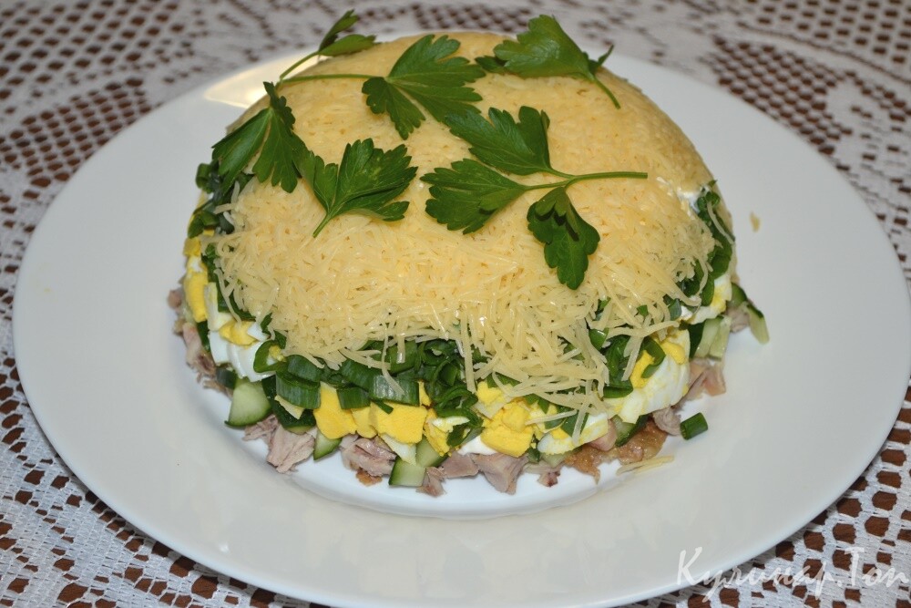 Слоеный салат с курицей