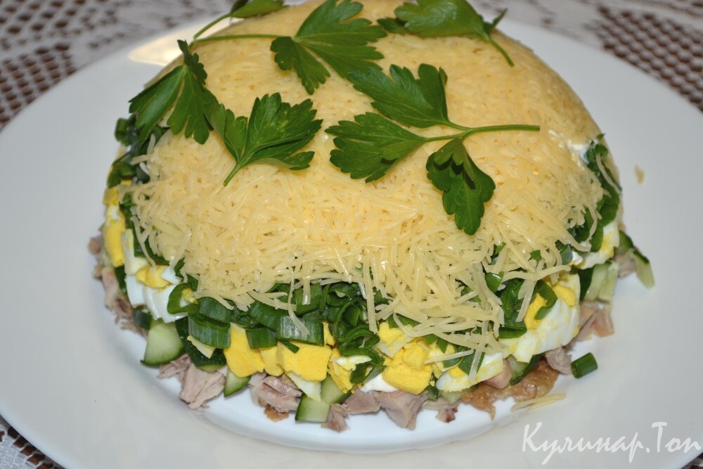 Слоеный салат с курицей