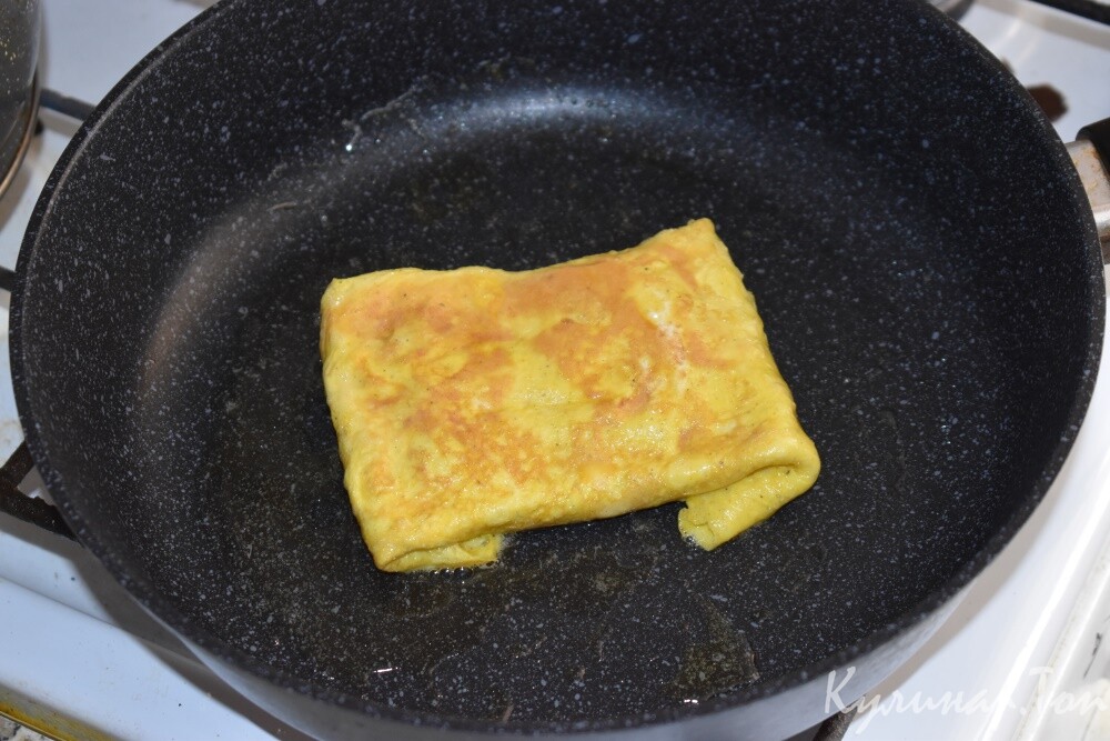 Яичные конвертики с сыром и ветчиной