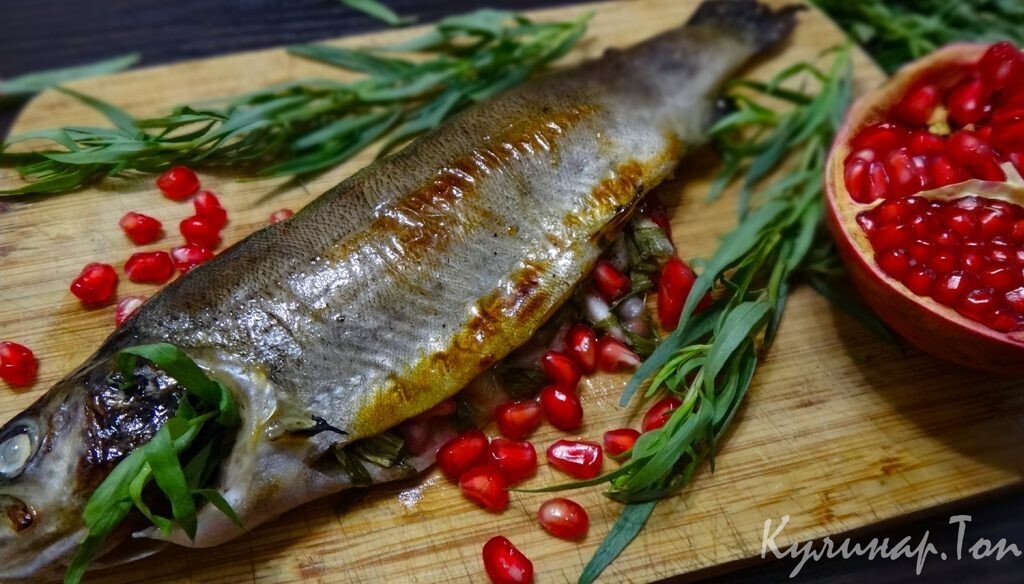 Речная форель с гранатом