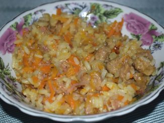 Рисовая каша с тушенкой