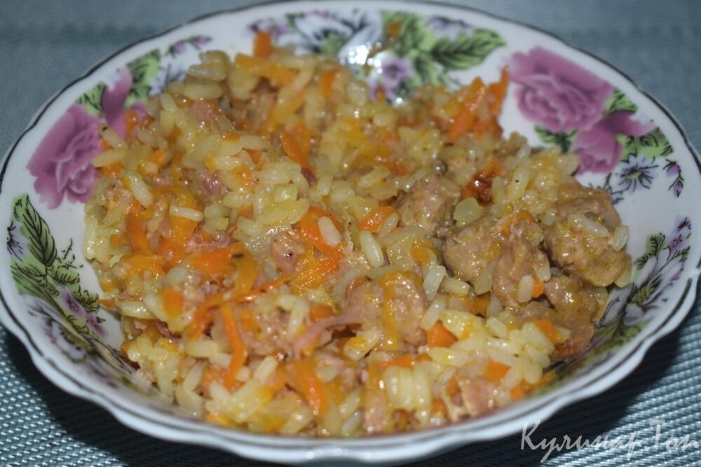 Рисовая каша с тушенкой