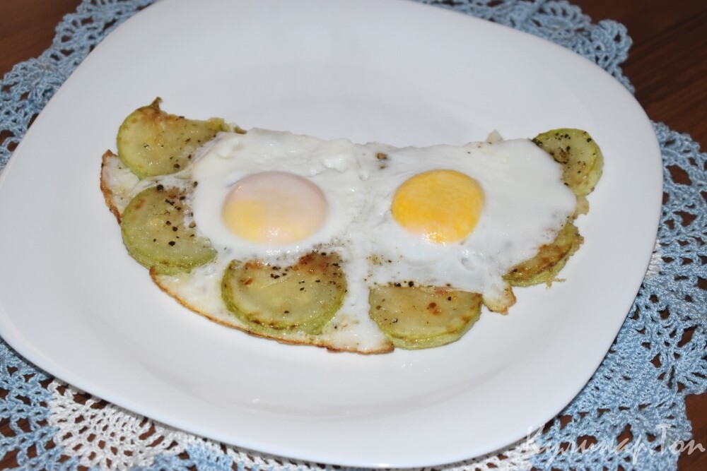 Яичница с кабачком