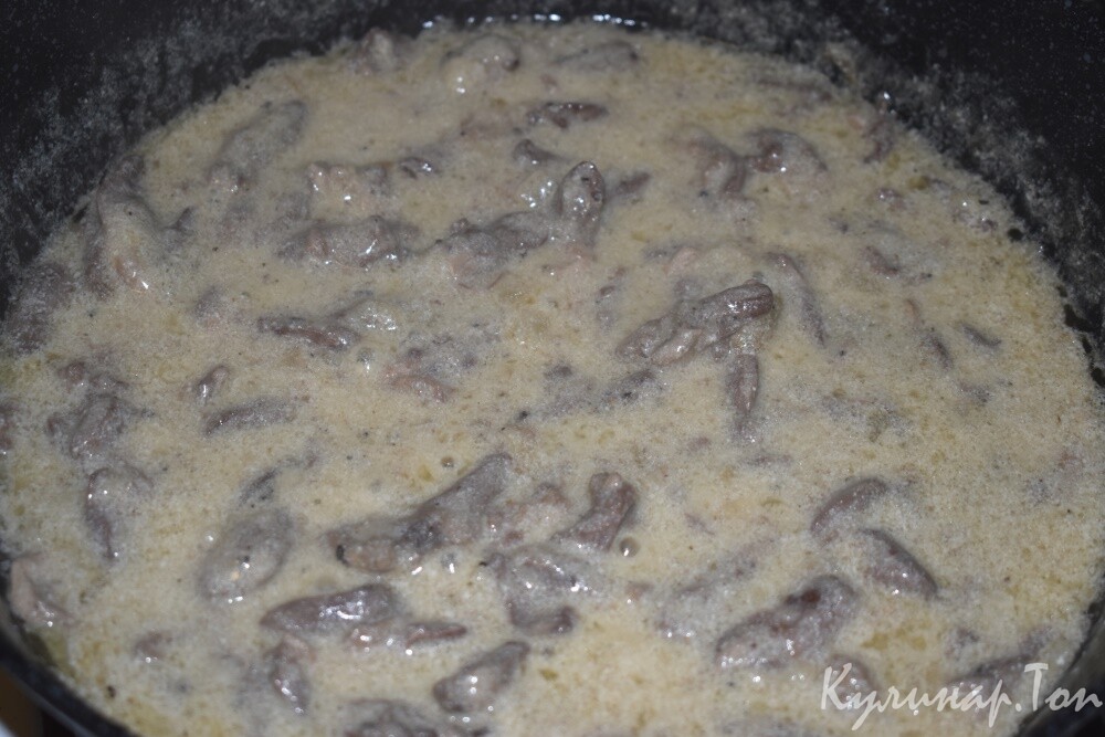 Куриные сердечки в сливках