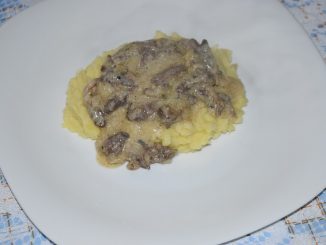 Куриные сердечки в сливках
