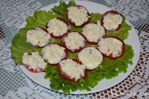 Закуска из помидоров с сыром