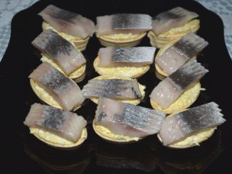 Закуска из сельди в тарталетках