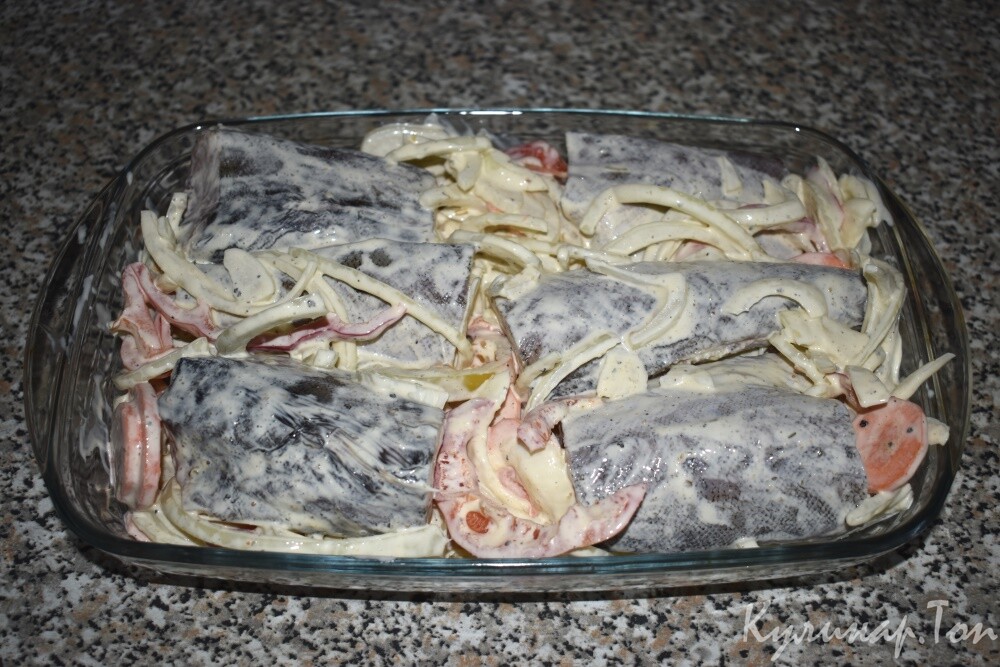 Минтай с овощами в духовке