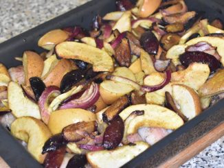 Курица, запеченная с фруктами и карри