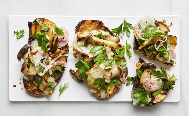 GrilledTrumpetMushroomToasts_HERO_2_062420_8946