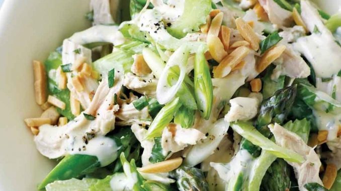 Куриный салат с сельдереем и спаржей Куриный салат с сельдереем и спаржей