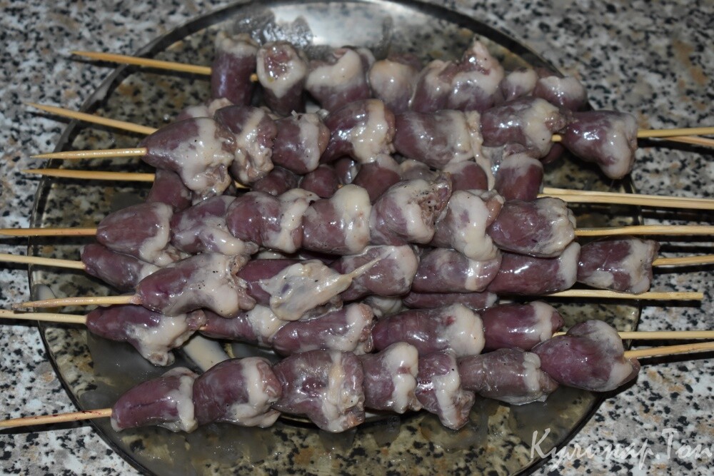 Шашлычки из куриных сердечек в духовке