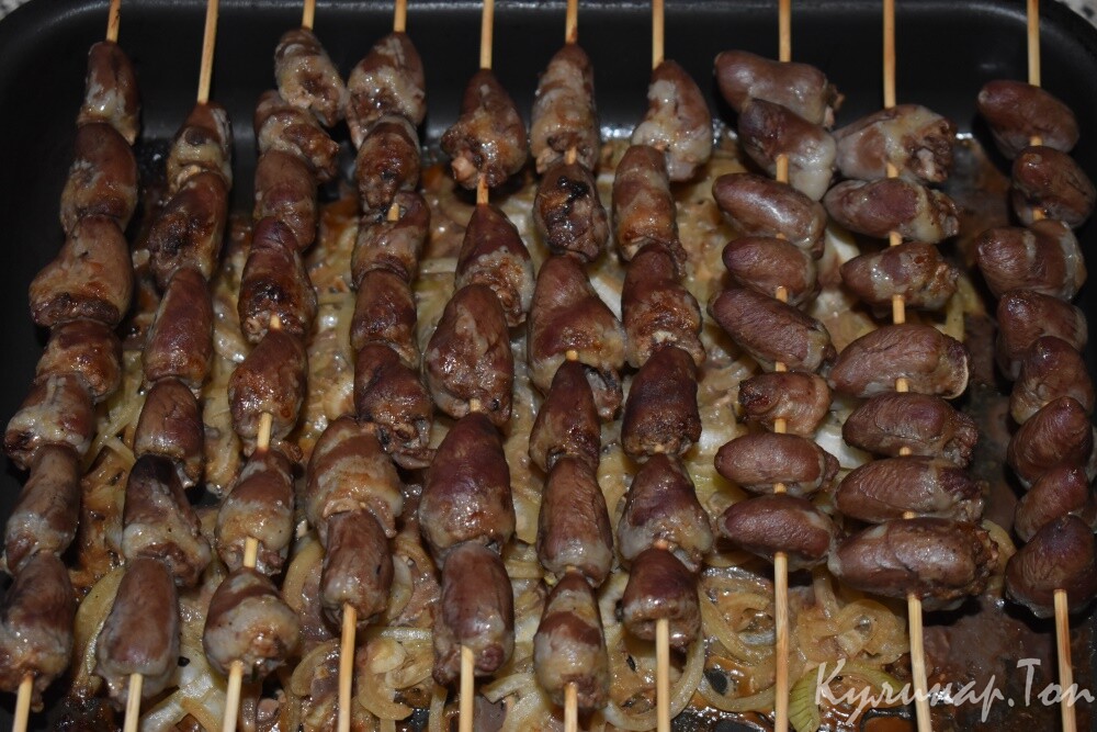 Шашлычки из куриных сердечек в духовке
