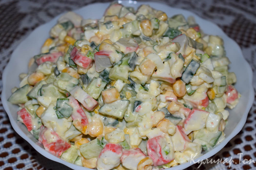 Салат с крабовыми палочками и зеленым луком
