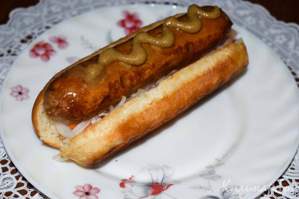 Хот-доги с колбасками и кислой капустой