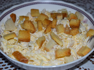 Салат из свежей капусты с курицей