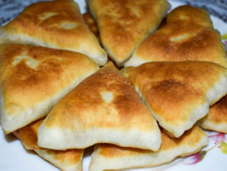 Жареные расстегаи с курицей