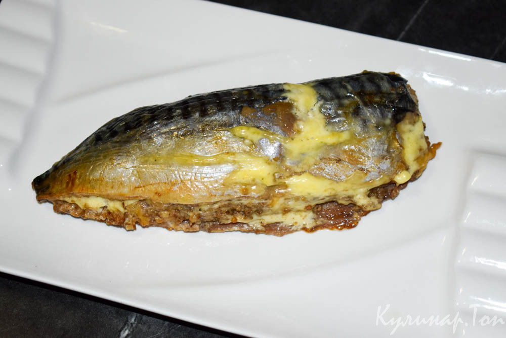 Запеченная скумбрия с орехово-сырной начинкой
